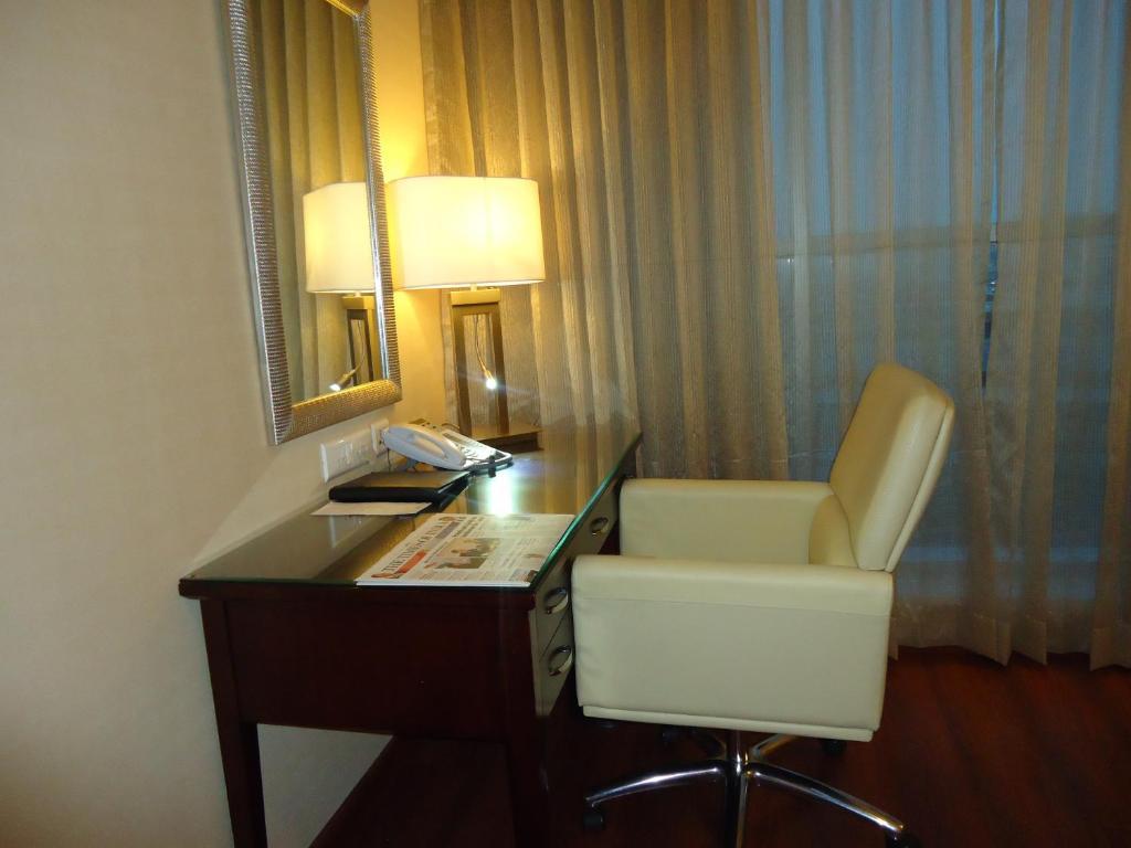 The Metroplace Hotels Inside Ascendas It Park Taramani Chennai Room photo